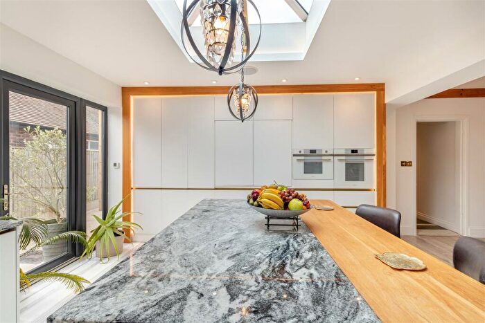 3 Bedroom Detached Bungalow For Sale In Mansfield Road, Mansfield Woodhouse, NG19