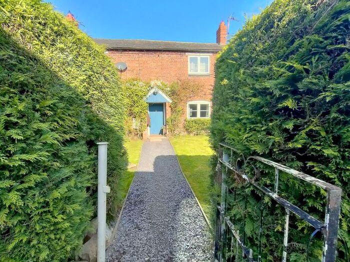 3 Bedroom Semi-Detached House To Rent In Sontley, Wrexham, LL13