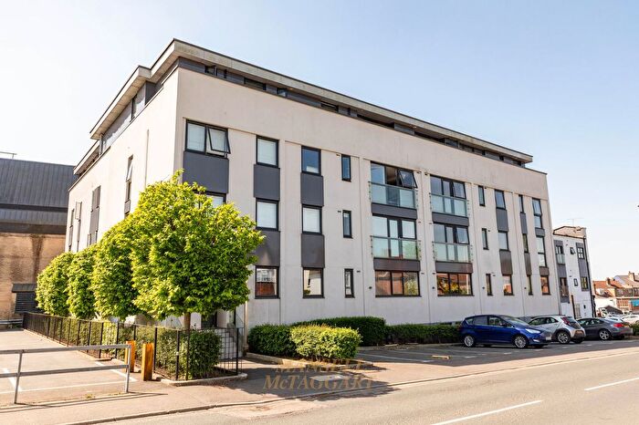 2 Bedroom Flat For Sale In Christopher Road, East Grinstead, RH19