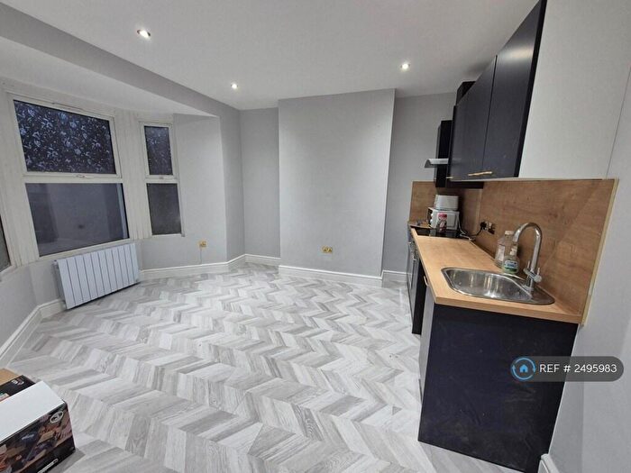 2 Bedroom Flat To Rent In Turners Hill, London, E15