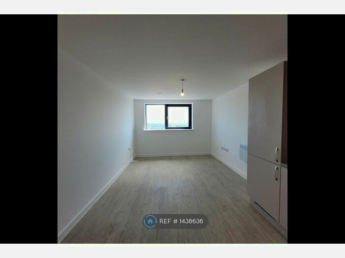 2 Bedroom Flat To Rent In Northill Apartments, Salford, M50