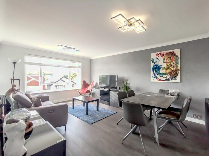 2 Bedroom Flat To Rent In High Road, London, N20