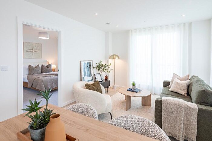 2 Bedroom Apartment For Sale In Meridian Way, London, N18