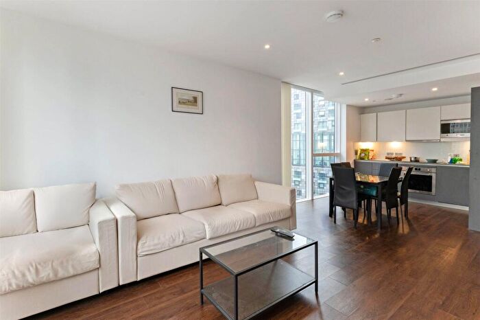 2 Bedroom Flat To Rent In Harbour Way, Canary Wharf, London, E14