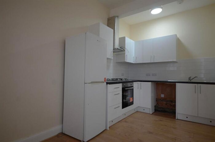 1 Bedroom Flat To Rent In District Road, Wembley, Middlesex, HA0