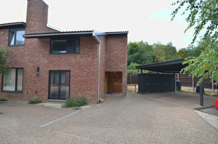 3 Bedroom Semi-Detached House To Rent In Sheeling Close, Aldershot, GU12