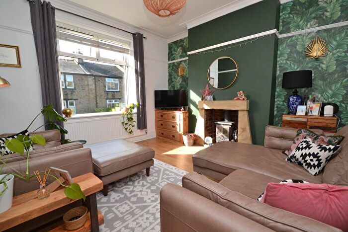 3 Bedroom Terraced House For Sale In Park Road, Thackley, BD10