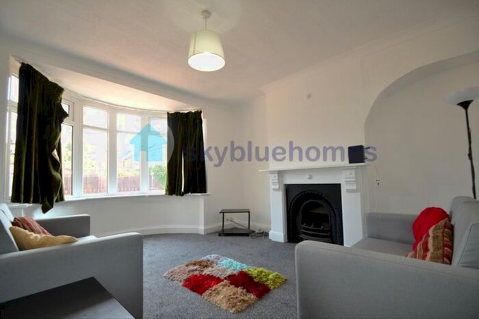 6 Bedroom Semi-Detached House To Rent In Queens Road, Clarendon Park, Leicester, LE2