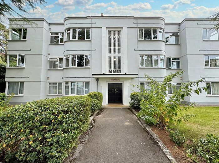 2 Bedroom Apartment To Rent In Please Apply Online Christchurch Road, Bournemouth, BH1