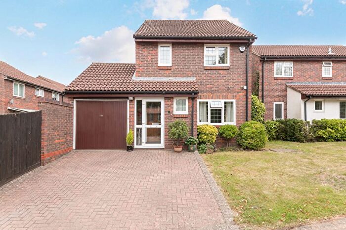 3 Bedroom Detached House For Sale In Blossom Close, South Croydon, CR2