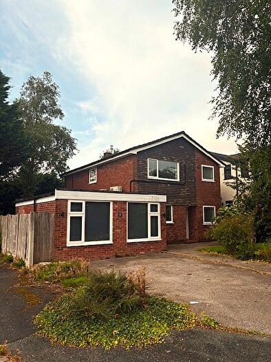 4 Bedroom Detached House To Rent In Sergeants Lane, Whitefield, M45