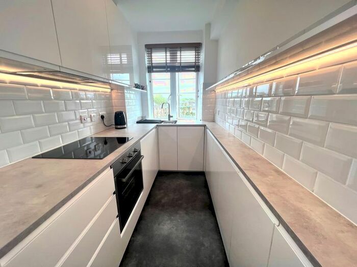 1 Bedroom Property To Rent In Balham High Road, London, SW17