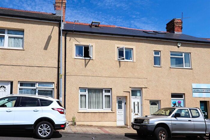 2 Bedroom Flat For Sale In Main Street, Barry, CF63