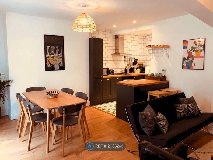 3 Bedroom Flat To Rent In St. Michaels Place, Brighton, BN1