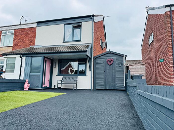 3 Bedroom Semi Detached House For Sale In Sandpiper Road, Wigan, WN3