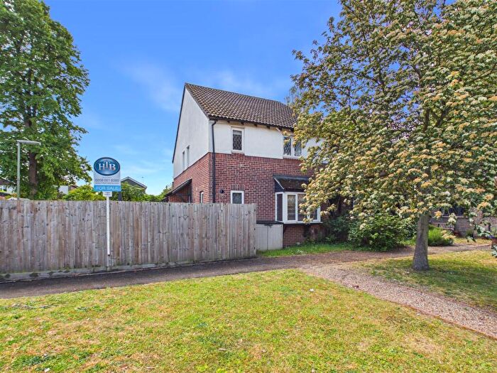 2 Bedroom House For Sale In Kings Chase, East Molesey, KT8
