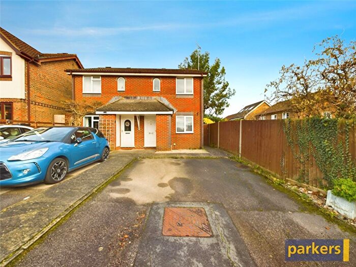 2 Bedroom Semi-Detached House For Sale In Poundfield Way, Twyford, Reading, Berkshire, RG10