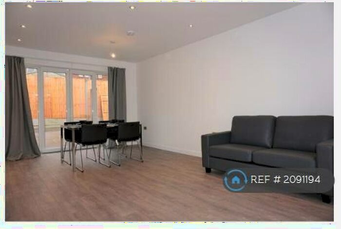 2 Bedroom Bungalow To Rent In Belroyal Lane, Bristol, BS4
