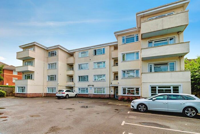 1 Bedroom Flat For Sale In Archers Road, Southampton, SO15