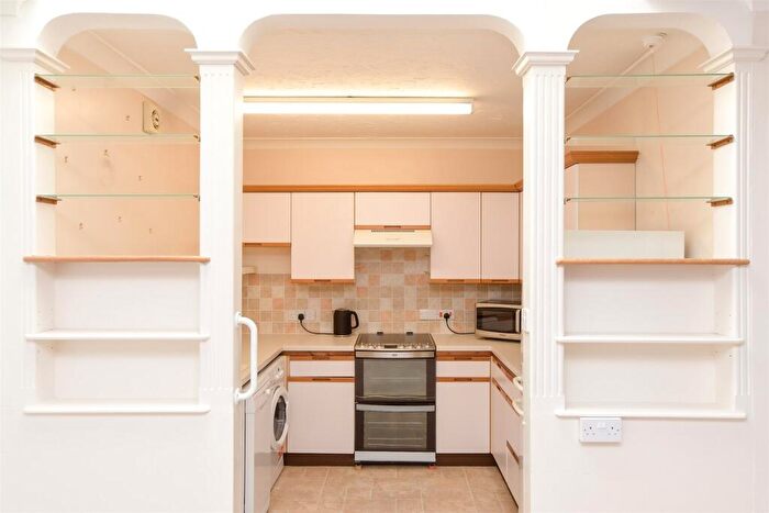 2 Bedroom Flat For Sale In Station Road, Dorking, Surrey, RH4