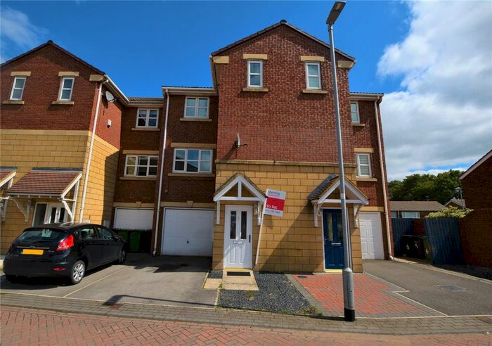 4 Bedroom Town House To Rent In Meadowbrook Court, Morley, Leeds, West Yorkshire LS27