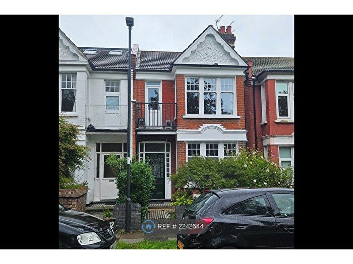 2 Bedroom Flat To Rent In Tewkesbury Terrace, London, N11