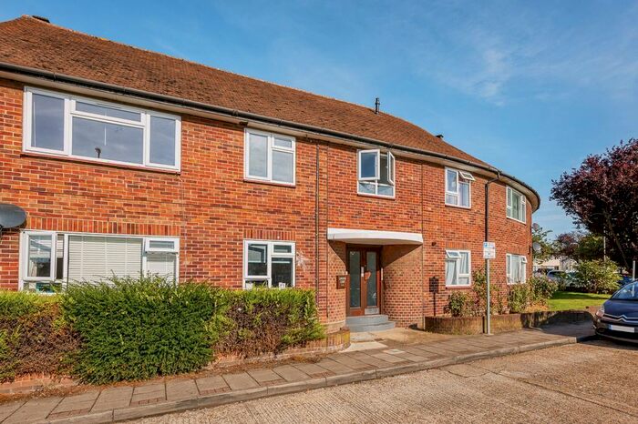 2 Bedroom Flat To Rent In Station Approach, South Ruislip, London, HA4