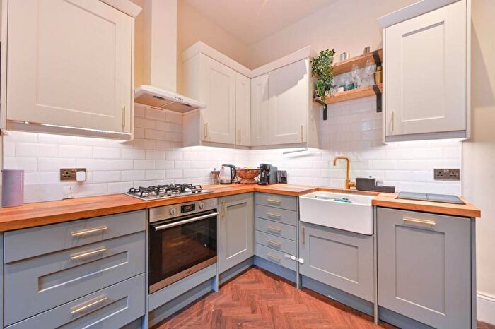 2 Bedroom Apartment To Rent In Lechmere Road, London, NW2