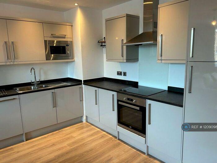 2 Bedroom Flat To Rent In The Post House, Gloucester, GL4