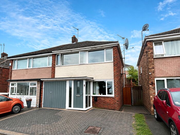 3 Bedroom Semi Detached House For Sale In Winchester Rise, Dudley, DY1