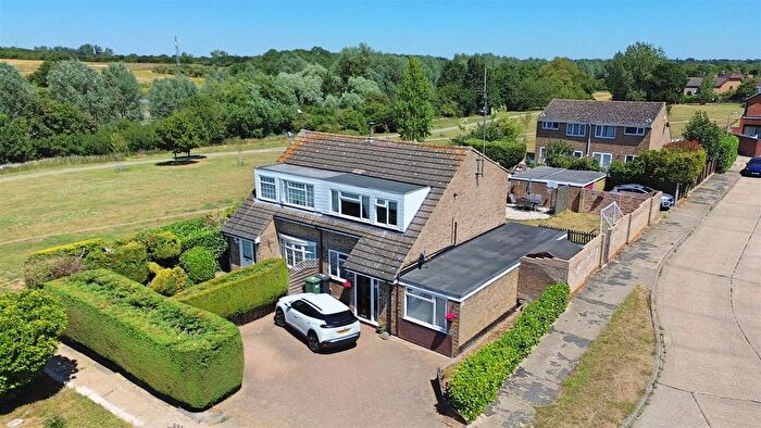 3 Bedroom Semi-Detached House To Rent In Gilbert Way, Braintree, CM7