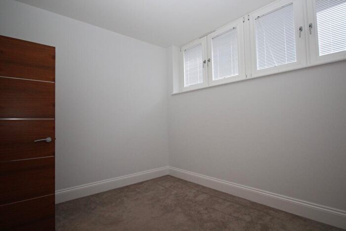 2 Bedroom Apartment To Rent In The Grove, Bath Road, Maidenhead, SL6