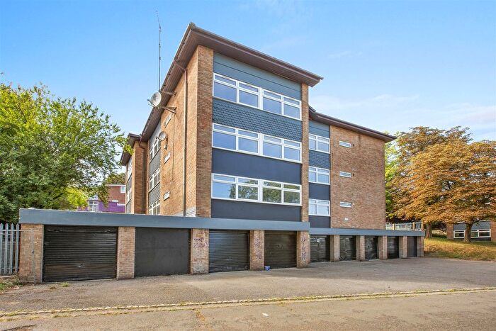 1 Bedroom Flat To Rent In Pettifer Way, High Wycombe, HP12