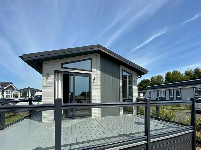 1 Bedroom Mobile/park Home For Sale In Orange Oak, Gateforth Park, Selby, YO8