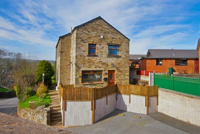 3 Bedroom Semi-Detached House To Rent In Hullen Edge Lane, Elland, HX5
