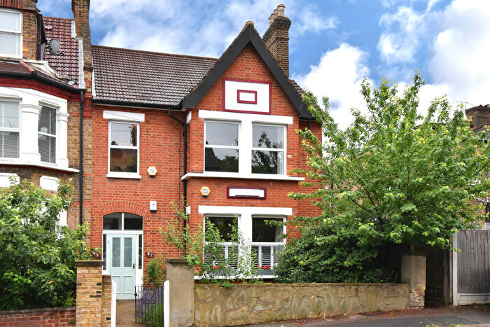 2 Bedroom Maisonette For Sale In Farren Road, London, London, SE23