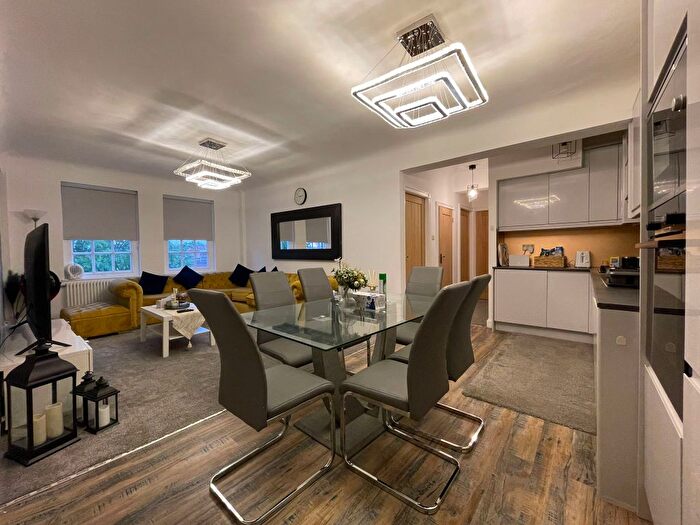 3 Bedroom Flat To Rent In Pelham Court, Fulham Road, London, SW3