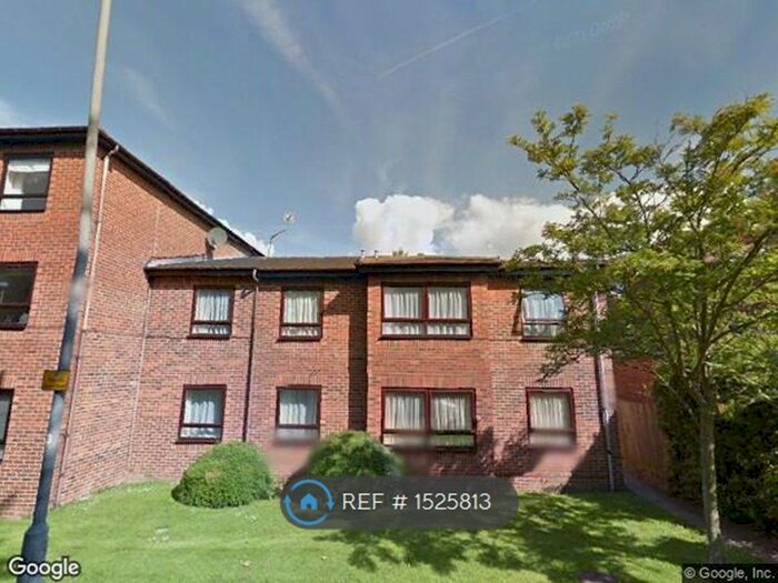 2 Bedroom Flat To Rent In Savill Way, Marlow, SL7