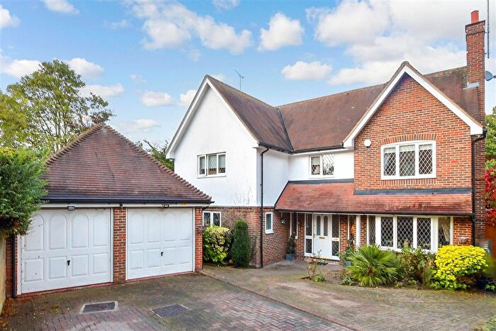 4 Bedroom Detached House For Sale In Grovewood Place, Woodford Green, Essex, IG8
