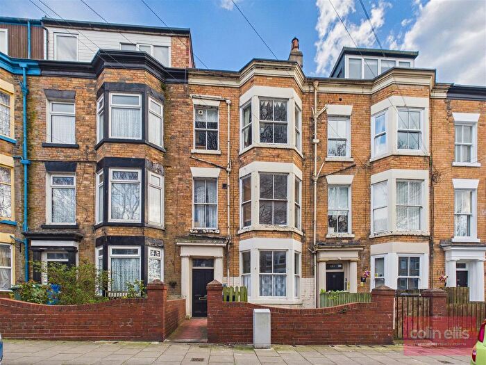 1 Bedroom Flat For Sale In Trafalgar Square, Scarborough, YO12