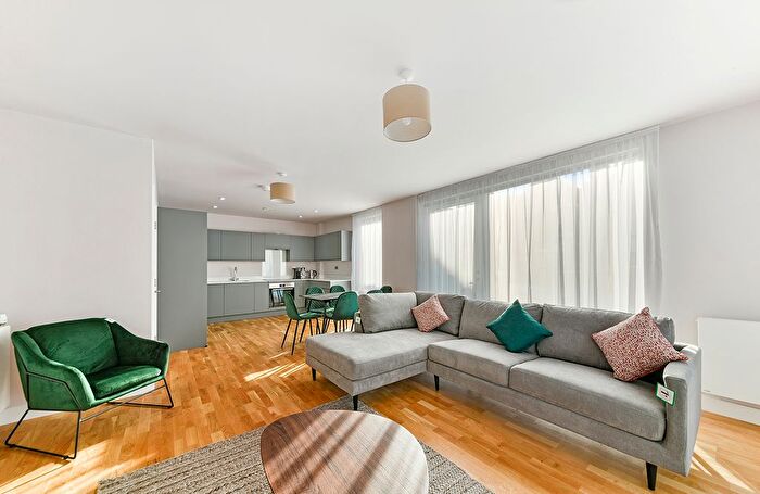 2 Bedroom Flat To Rent In The Oakwood, Colina Road, London, N15