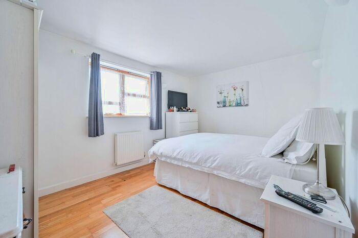 2 Bedroom Flat To Rent In Woolwich Road, Greenwich, London, SE10