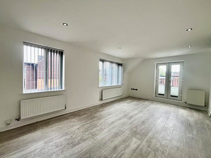 2 Bedroom Flat To Rent In Oaklands Place, Gipton, Leeds, LS8