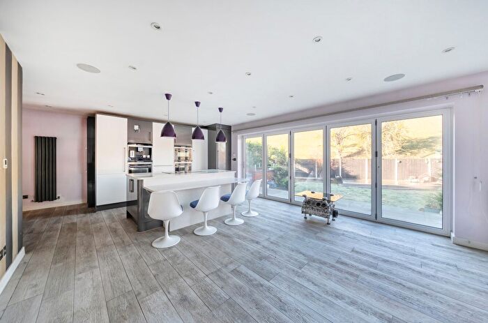 3 Bedroom Bungalow For Sale In Shepperton, TW17