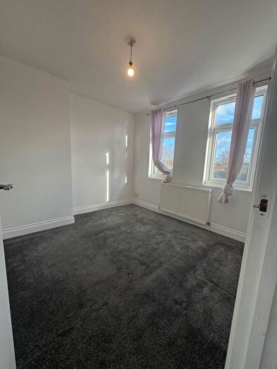 3 Bedroom Flat To Rent In Maple Road, London, SE20