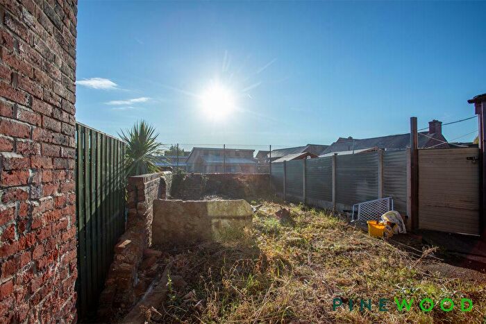 3 Bedroom Terraced House For Sale In Cobden Road, Chesterfield, Derbyshire, S40