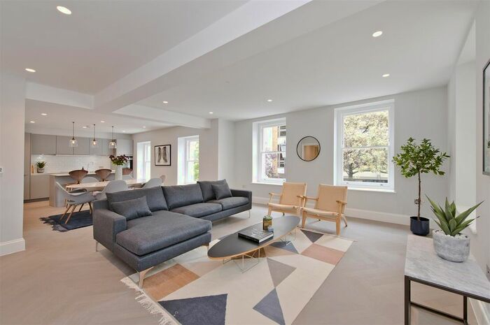 2 Bedroom Flat To Rent In Milmans Street, London, SW10