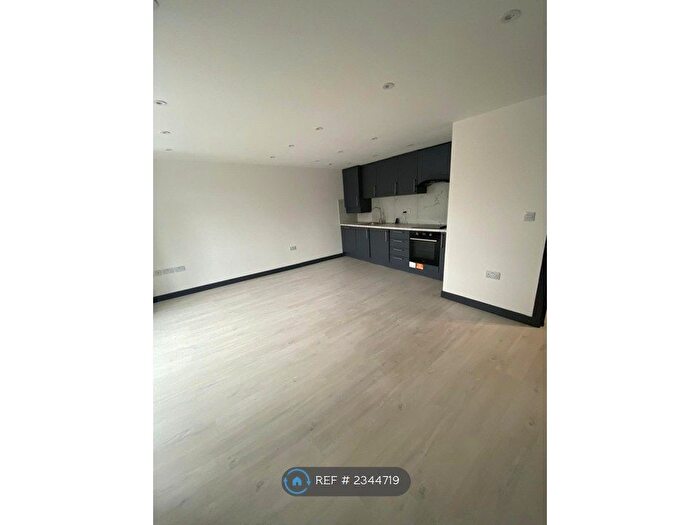2 Bedroom Flat To Rent In Cliff Gardens, Scunthorpe, DN15