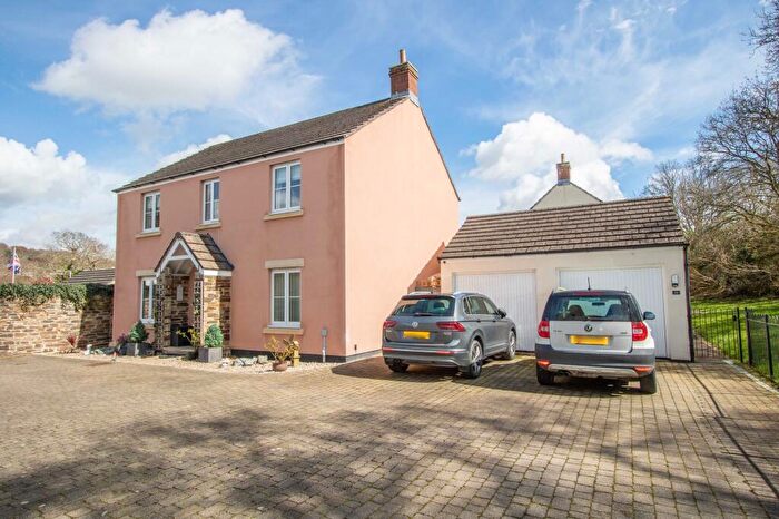 4 Bedroom Detached House For Sale In Woodpecker Way, Whitchurch, PL19