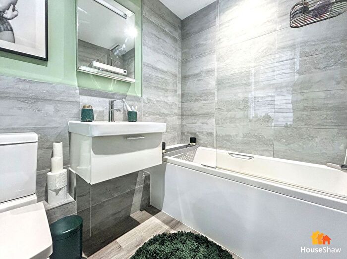 1 Bedroom Flat For Sale In Stoney Grove, Chesham, HP5